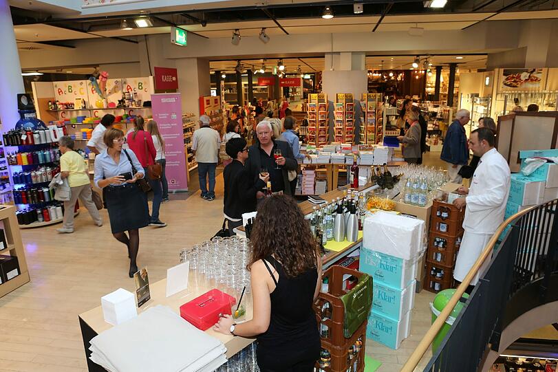 Die Shopping-Nacht am Freitag locte tausende Münchner in die Innenstadt.