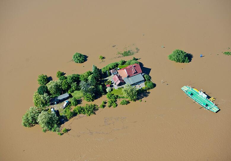 Die Jahrhundert-Flut: Die bewegenden Hochwasser-Bilder.