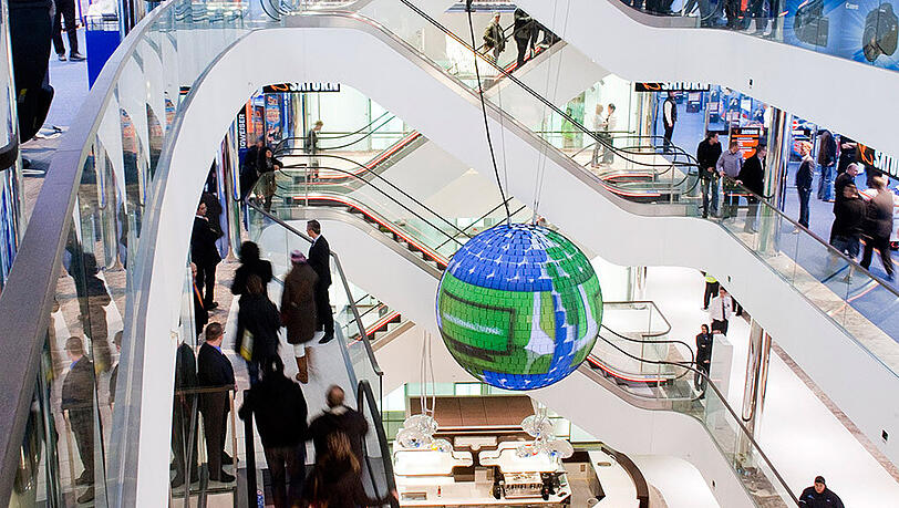 Karstadt-Eigner Benko trennte sich vom Edel-Shoppingcenter "Sevens" an der Düsseldorfer Kö. Der neue Eigentümer ist der Immobilieninvestor CBRE Global Investors. Karstadt-Eigner Benko trennte sich vom Edel-Shoppingcenter "Sevens" an der Düsseldorfer Kö. Der neue Eigentümer ist der Immobilieninvestor CBRE Global Investors.
