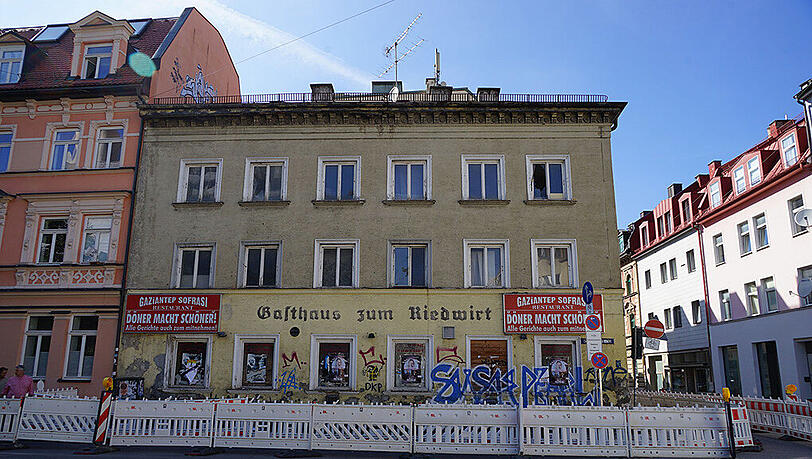 Das sogenannte Dönerhaus in der Schwanthalerstraße: Am Montag kommt die seit 2005 leerstehende Immobilie unter den Hammer. Das sogenannte Dönerhaus in der Schwanthalerstraße: Am Montag kommt die seit 2005 leerstehende Immobilie unter den Hammer.