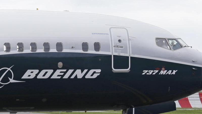 Der bestverkaufte Flugzeugtyp des amerikanischen Airbus-Rivalen darf seit Mitte März 2019 wegen der Abstürze mit insgesamt 346 Toten nicht mehr abheben.