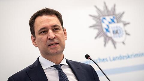 Georg Eisenreich (CSU), Justizminister von Bayern warnt vor Betrügern im Internet. (Archivbild)