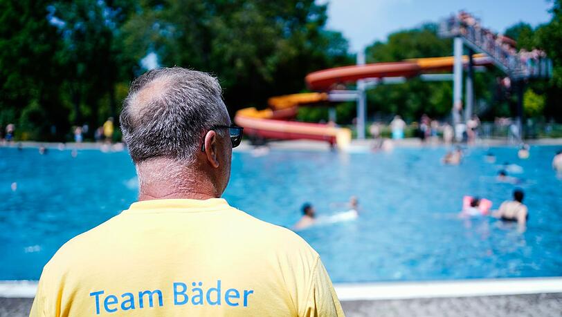 Die Kriminalität in Freibädern nimmt zu, einige Schwimmmeister sind besorgt.