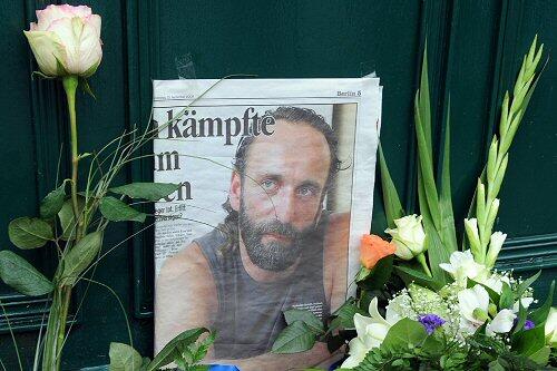 Im Zoo stellen Trauernde noch immer Blumen und Bilder ab