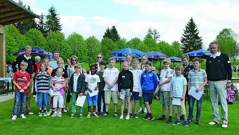 Begeisterung für den Golfsport: Am 11. Mai können Kinder und Jugendliche zwischen 6 und 14 Jahren zur Sichtung nach Straßlach kommen. Begeisterung für den Golfsport: Am 11. Mai können Kinder und Jugendliche zwischen 6 und 14 Jahren zur Sichtung nach Straßlach kommen.