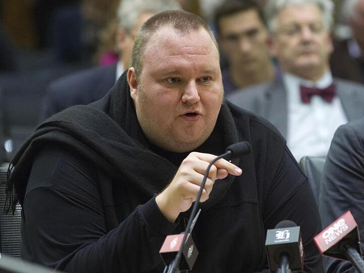 Kim Dotcom, deutscher Internetunternehmer, während einer Anhörung des Ausschusses für Geheimdienste im Parlament von Wellington.