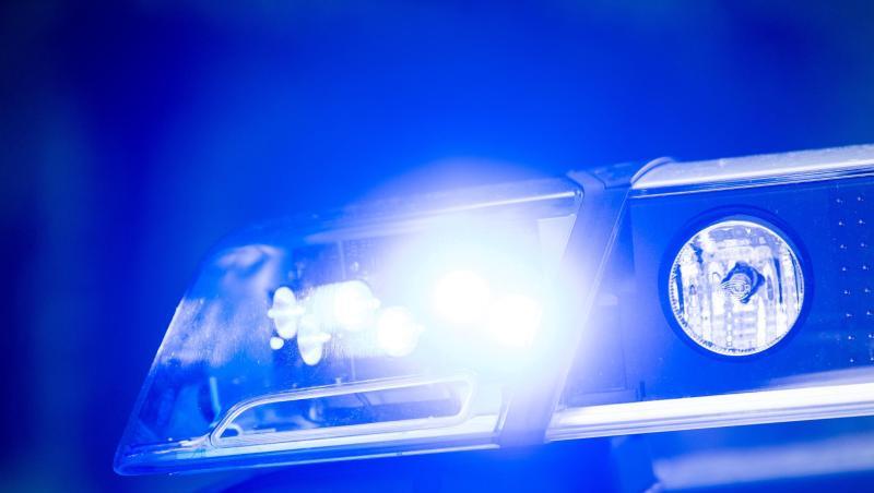 Ein Blaulicht leuchtet an einer Polizeistreife. Foto: Lino Mirgeler/dpa/Archivbild Ein Blaulicht leuchtet an einer Polizeistreife. Foto: Lino Mirgeler/dpa/Archivbild