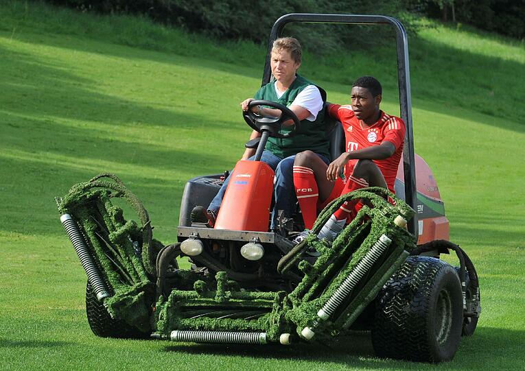 Fahrservice für die verletzten Spieler: Alaba und Rafinha.
