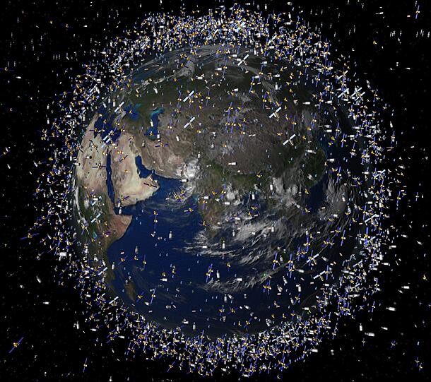 Im All herrscht ein ganz schönes Chaos: Diese Computersimulation der ESA zeigt intakte Satelliten und Weltraummüll.