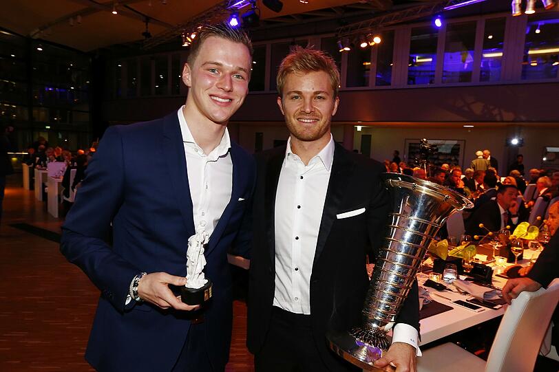 Alle wollten ein Foto mit dem F1-Champ: Maximilian Günther mit Nico Rosberg