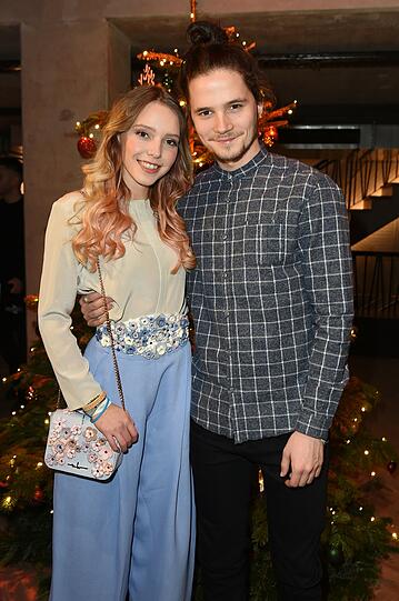 Lina Larissa Strahl mit Freund Tilman Poerzgen