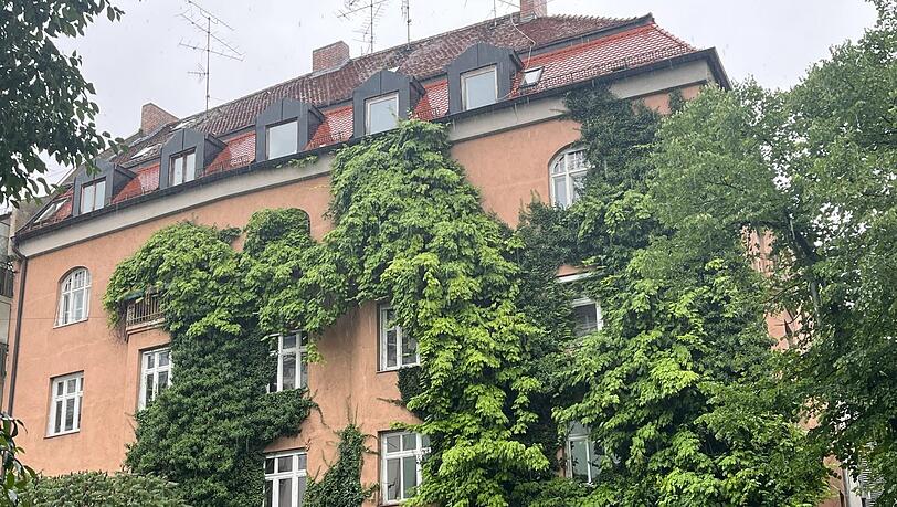 Das Eckhaus in der Agnesstraße wurde am Montag vom Verwaltungsgericht in Augenschein genommen.