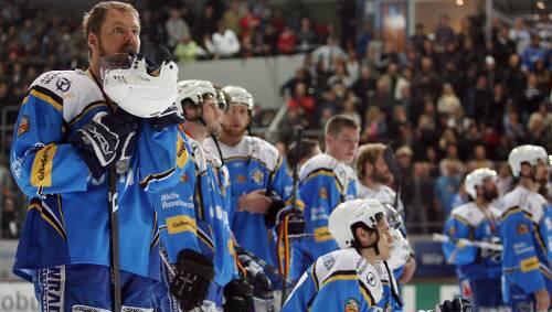 Enttäuschung pur über die Vizemeisterschaftt: Die Stars des EHC München um Rekordspieler Mario Jann. Enttäuschung pur über die Vizemeisterschaftt: Die Stars des EHC München um Rekordspieler Mario Jann.