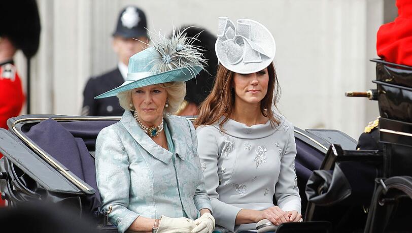 "Trooping the Colour": Mit der traditionellen Parade wurde der 86. Geburtstag der Queen offiziell begangen. Die AZ zeigt die besten Bilder. "Trooping the Colour": Mit der traditionellen Parade wurde der 86. Geburtstag der Queen offiziell begangen. Die AZ zeigt die besten Bilder.