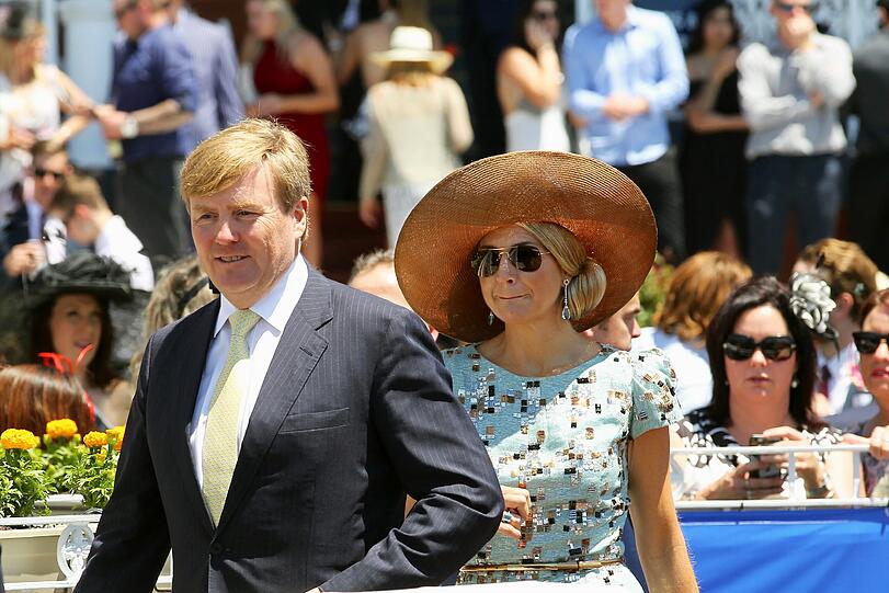 Kamen nicht zum trinken sondern wegen der Pferde: Das niederländische Königspaar Maxima und Willem-Alexander.