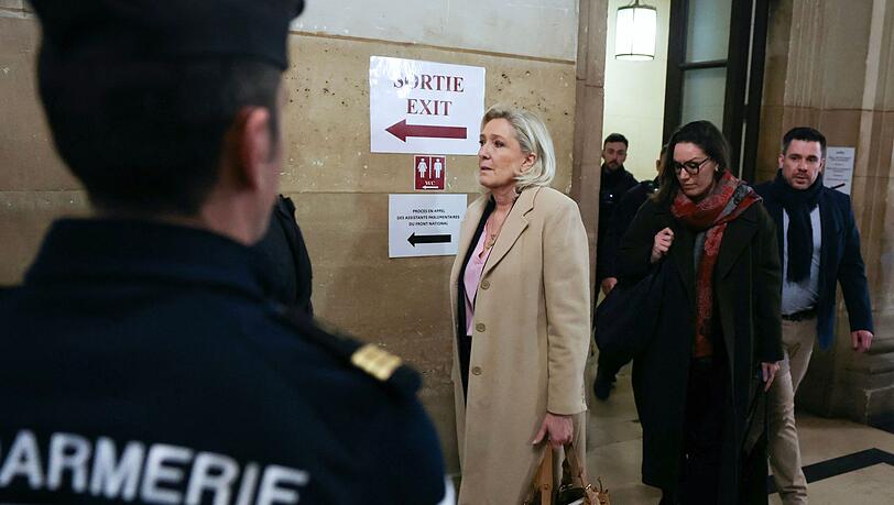 Der Ausgang des Verfahrens ist f&uuml;r Le Pen folgenschwer, denn es geht letztlich auch darum, ob sie 2027 bei der Pr&auml;sidentschaftswahl antreten kann.