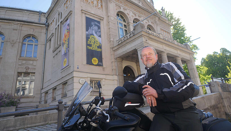 Tom Smutny vertreibt sich die Zeit mit Motorradfahren. Tom Smutny vertreibt sich die Zeit mit Motorradfahren.