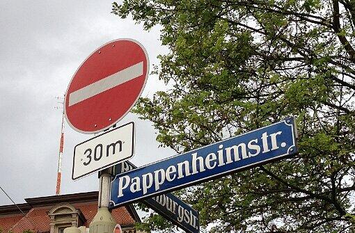 Hier geht's nicht mehr rein - zumindest nicht lang: die Abzweigung von der Pappenheim- in die Blutenburgstraße