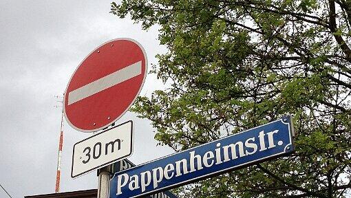 Hier geht's nicht mehr rein - zumindest nicht lang: die Abzweigung von der Pappenheim- in die Blutenburgstraße Hier geht's nicht mehr rein - zumindest nicht lang: die Abzweigung von der Pappenheim- in die Blutenburgstraße