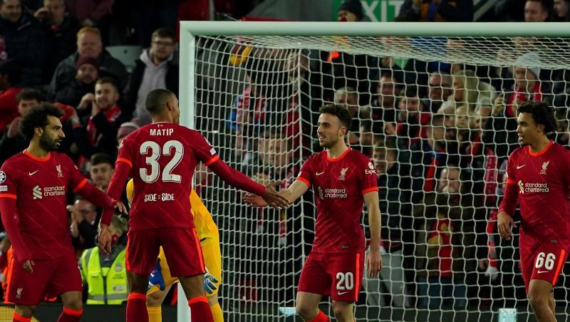 Diogo Jota (2.v.r) brachte Liverpool beim Sieg gegen Atlético Madrid in Führung.