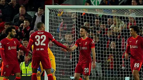 Diogo Jota (2.v.r) brachte Liverpool beim Sieg gegen Atlético Madrid in Führung.
