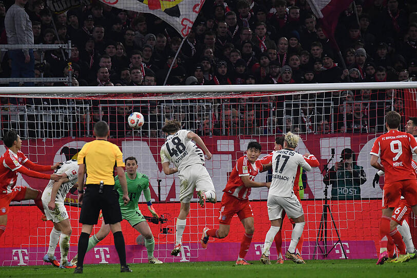 Mainzer Ausgleich: Kacper Potulski trifft nach einem Freistoß zum 1:1. Mainzer Ausgleich: Kacper Potulski trifft nach einem Freistoß zum 1:1.
