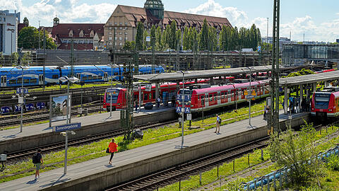 Blick auf den Bahnhof Donnersbergerbr&uuml;cke. (Archivbild)
