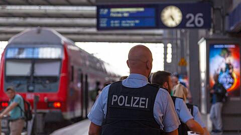 Das fl&auml;chendeckende Alkoholverbot an allen deutschen Bahnh&ouml;fen soll auch mithilfe der Bundespolizei durchgesetzt werden.
