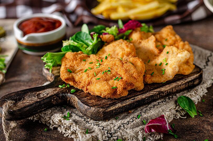 Auf diese Weise wird altes Brot zu einer Zutat f&uuml;r sich, die f&uuml;r bestimmte Gerichte unverzichtbar ist: wie zum Beispiel f&uuml;r Wiener Schnitzel. In der Br&ouml;selform kann sich das Brot auch einige Wochen lang halten, wenn es - in diesem Fall - luftdicht verschlossen gelagert wird.