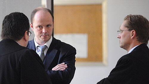 Christian Wefers verklagt die Skandalbank HRE. Christian Wefers verklagt die Skandalbank HRE.
