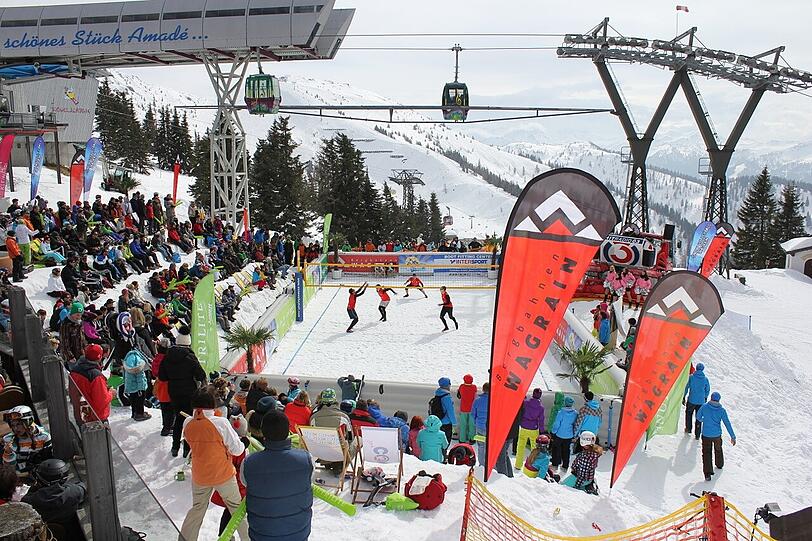 Die besten Bilder vom Turnier der "Snow Volleyball Tour 2013 powered by Amway" auf 1860 Metern Höhe in Wagrain/Österreich.