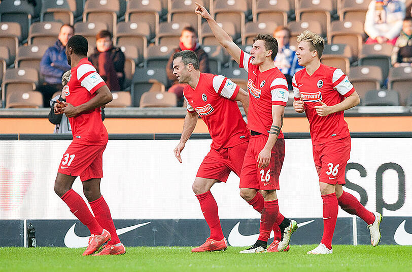 Der SC Freiburg ist momentan auf Platz 16 der Tabelle (21 Punkte, 23:30 Tore): Am Samstagen spielen die Freiburger daheim gegen Hoffenheim.