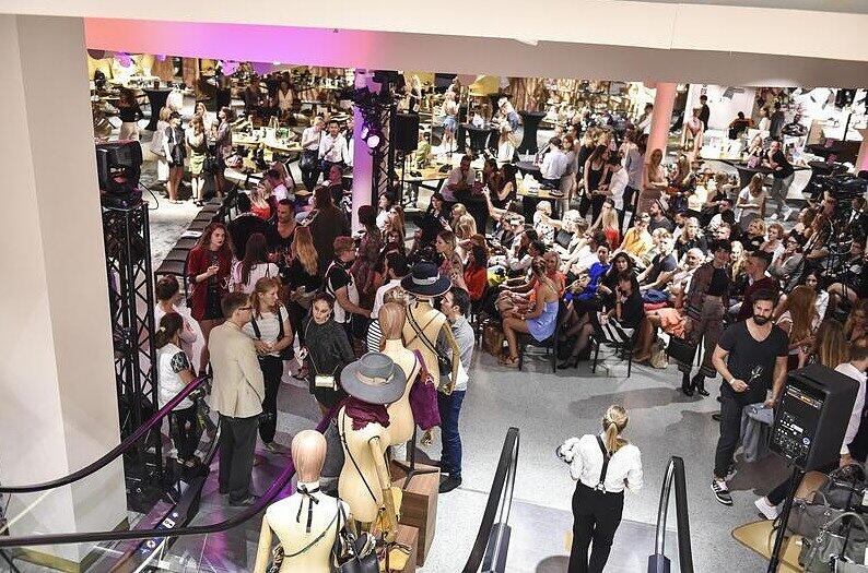 500 Gäste tummelten sich im Untergeschossen und feierten mit