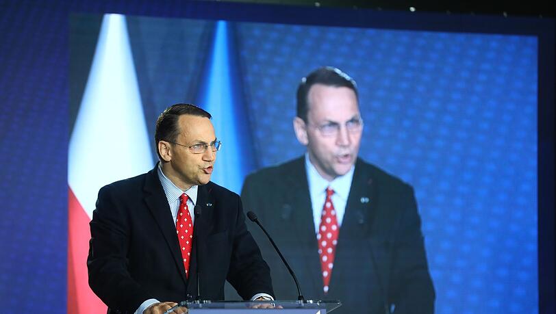 "Wenn man ankündigt, 100 Milliarden für Verteidigung auszugeben, würde ich erwarten, dass bis heute mehr von diesem Geld ausgegeben wird", sagt Radoslaw Sikorski.