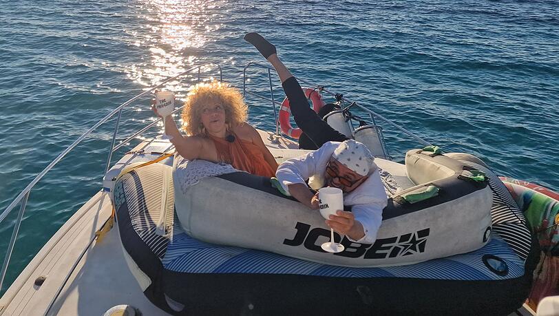 Nilli weiß, wie man das Leben genießt. Sie tut es auf Mallorca. Aber: Sie sucht einen Partner, der Natur, Strand, Alltag und das Bett teilt. Ob Vanel der Richtige ist? Nilli weiß, wie man das Leben genießt. Sie tut es auf Mallorca. Aber: Sie sucht einen Partner, der Natur, Strand, Alltag und das Bett teilt. Ob Vanel der Richtige ist?
