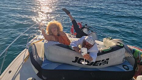Nilli wei&szlig;, wie man das Leben genie&szlig;t. Sie tut es auf Mallorca. Aber: Sie sucht einen Partner, der Natur, Strand, Alltag und das Bett teilt. Ob Vanel der Richtige ist?