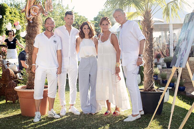 Garten-Party nach der Hochzeit im Juni 2017: DJ Bobo, Bräutigam Andreas Ferber mit seiner Vanessa Mai, Sängerin Andrea Berg und Uli Ferber