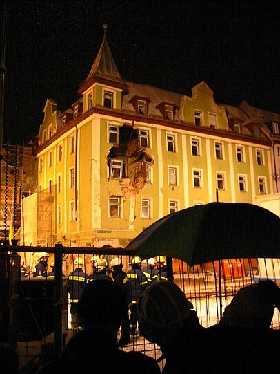 14. Februar 2005: Ein riesiges Loch klaffte in der Fassade des Hauses Donnersbergerstraße 42.