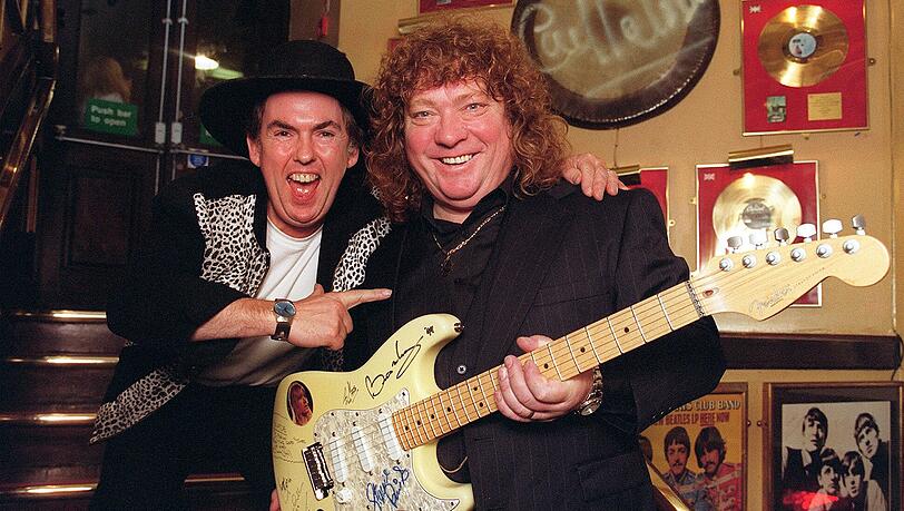 Steve Priest, Mitbegründer und Bassist der Glamrock-Band The Sweet, an der Seite von Dave Hill (links), Leadgitarrist und Backgroundsänger der englischen Band Slade. (Archivbild) Steve Priest, Mitbegründer und Bassist der Glamrock-Band The Sweet, an der Seite von Dave Hill (links), Leadgitarrist und Backgroundsänger der englischen Band Slade. (Archivbild)