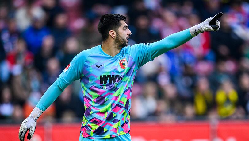 Steht im Pokal im Augsburger Tor: Ersatzkeeper Nediljko Labrovic. Steht im Pokal im Augsburger Tor: Ersatzkeeper Nediljko Labrovic.