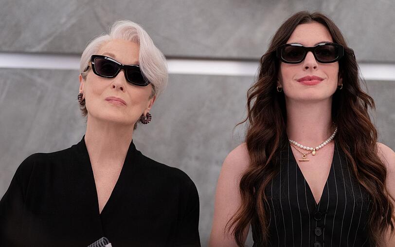 Miranda Priestly (Meryl Streep, links) trifft nach 20 Jahren wieder auf ihre ehemalige Assistentin Andy (Anne Hathaway): Ist es diesmal eine Begegnung auf Augenhöhe? Miranda Priestly (Meryl Streep, links) trifft nach 20 Jahren wieder auf ihre ehemalige Assistentin Andy (Anne Hathaway): Ist es diesmal eine Begegnung auf Augenhöhe?