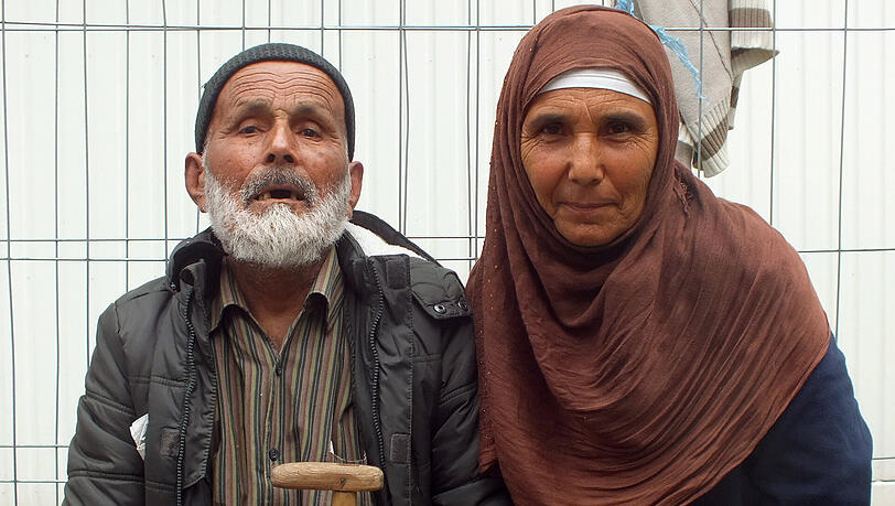 Er soll angeblich 100 Jahre alt sein: Der Mann floh gemeinsam mit seiner Familie aus Afghanistan. Er soll angeblich 100 Jahre alt sein: Der Mann floh gemeinsam mit seiner Familie aus Afghanistan.