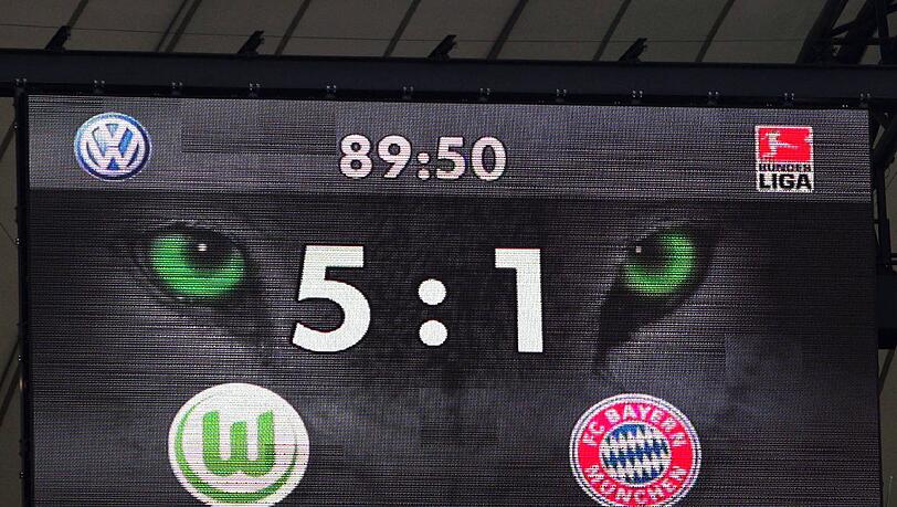 4.4.2009: Die Bayern kämpfen beim VFL Wolfsburg um die letzte Chance im Titelrennen. Vergeblich. 5:1 schießen die Wölfe die Bayern aus dem Stadion und werden am Ende der Saison deutscher Meister. Grafite demütigt die Bayern mit einem Hackentor nach traumhafter Kombination.