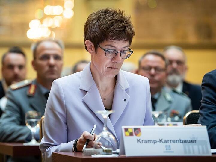 Annegret Kramp-Karrenbauer (CDU), Verteidigungsministerin. Foto: Bernd von Jutrczenka/dpa/Archivbild