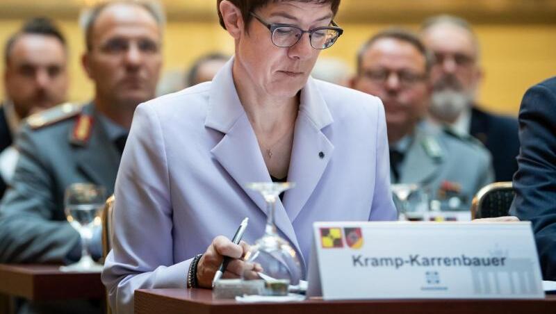 Annegret Kramp-Karrenbauer (CDU), Verteidigungsministerin. Foto: Bernd von Jutrczenka/dpa/Archivbild Annegret Kramp-Karrenbauer (CDU), Verteidigungsministerin. Foto: Bernd von Jutrczenka/dpa/Archivbild