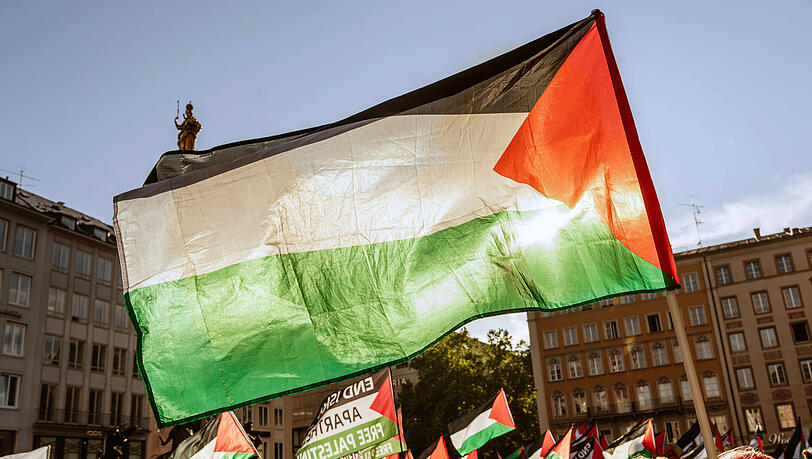 "Pal&auml;stina spricht M&uuml;nchen" &ndash; hier eine Demonstration auf dem Marienplatz &ndash; versteht sich nach eigenen Angaben als "eine politische, demokratische und anti-rassistische Bewegung".