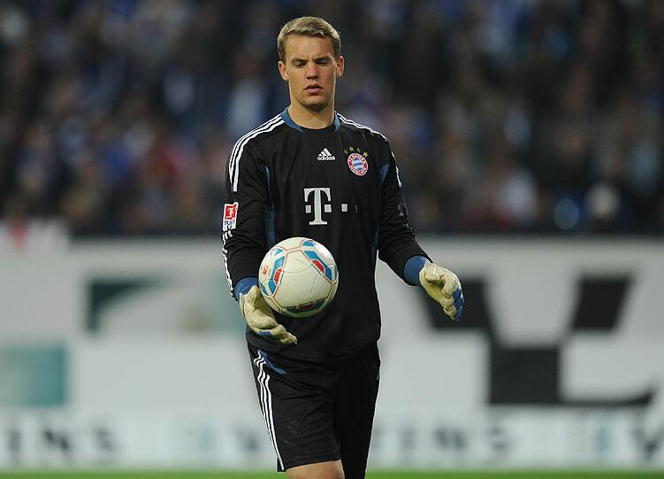 Langeweile? Die Null steht! Neuer im Spiel gegen seinen Ex-Klub Schalke 04, das der FC Bayern auf fremdem Platz souverän mit 2:0 gewann.