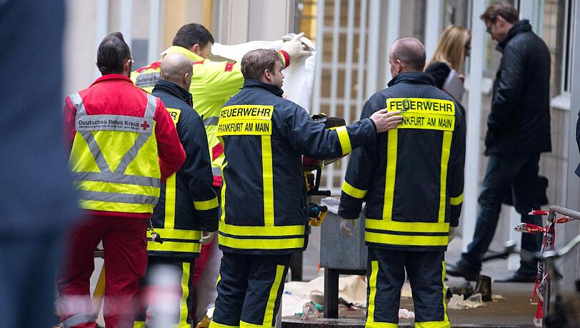 Schüsse in Frankfurt: Bei einem Gerichtstermin ist ein Mann getötet worden. Die Bilder... Schüsse in Frankfurt: Bei einem Gerichtstermin ist ein Mann getötet worden. Die Bilder...