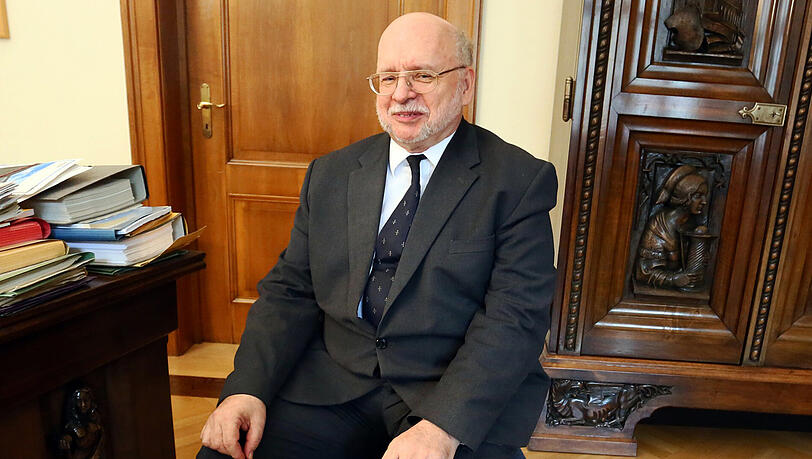 Stadtkämmerer Ernst Wolowicz muss ein Milliardenhaushalt verteilen. Stadtkämmerer Ernst Wolowicz muss ein Milliardenhaushalt verteilen.