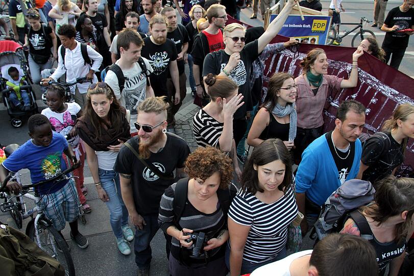 Laut Polizei zogen bis zu 750 Menschen für die Forderungen der Flüchtlinge durch München.